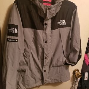 Supreme x the north face jacket